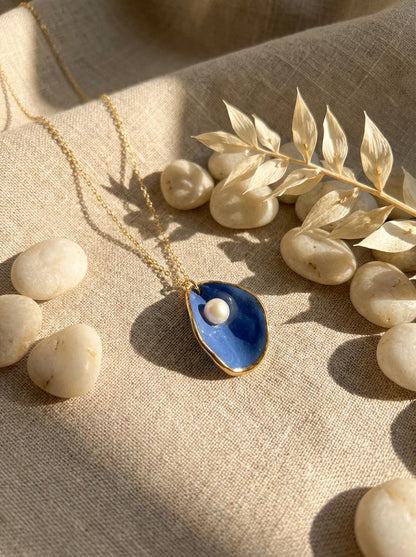 Porcelain Pearl Pendant Necklace
